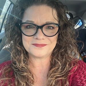 Meet your Posher, Pauline